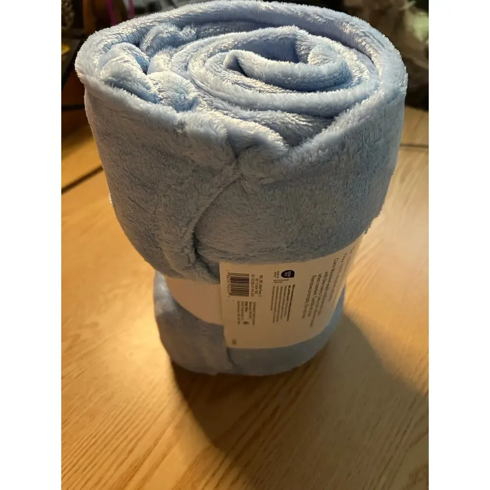 New Room Essentials Plush Fleece Throw Blanket Baby Blue size 50”x60”